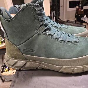MENS OAKLEY COYOTE MID ZIP BOOT Dark Green FOF100348 9M6 Men's Size 11 NEW